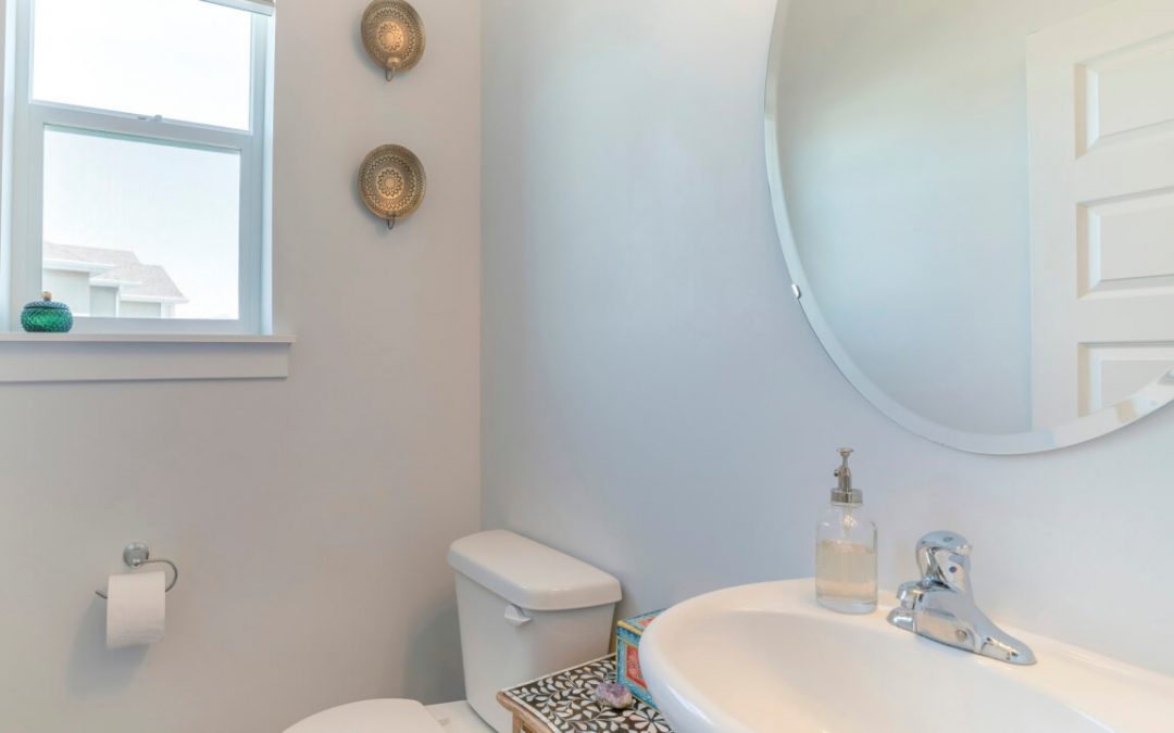 8 Ways to Make Your Bathroom Look Larger
